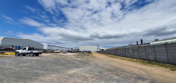 6 000 m² Land