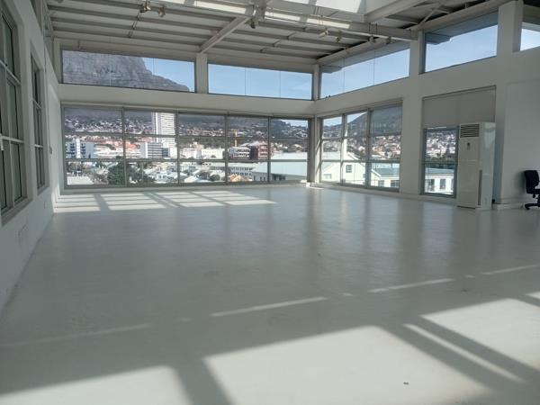 800  m² Commercial space