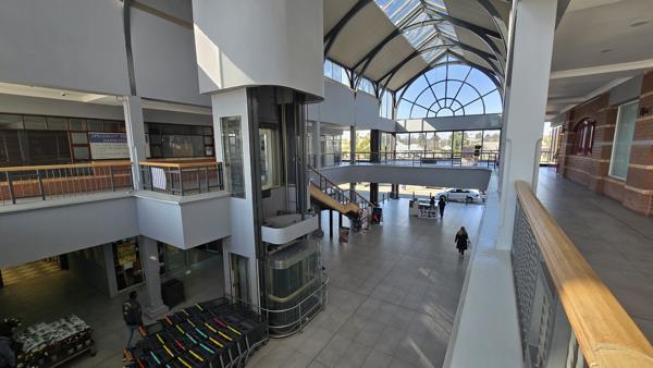 80  m² Commercial space