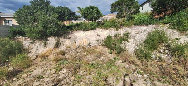 775 m² Land