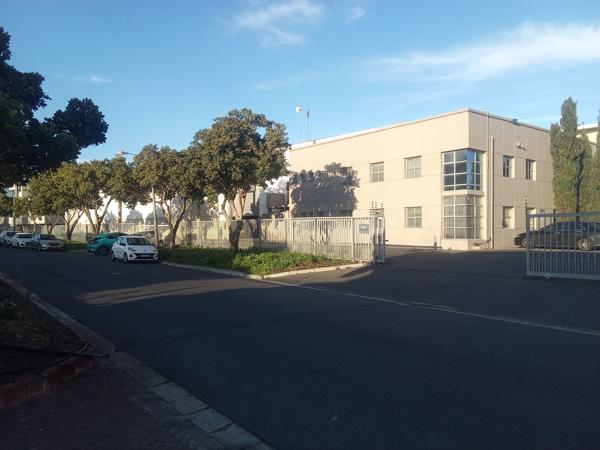 3 100  m² Industrial space