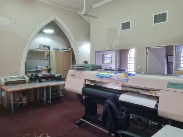 180  m² Commercial space