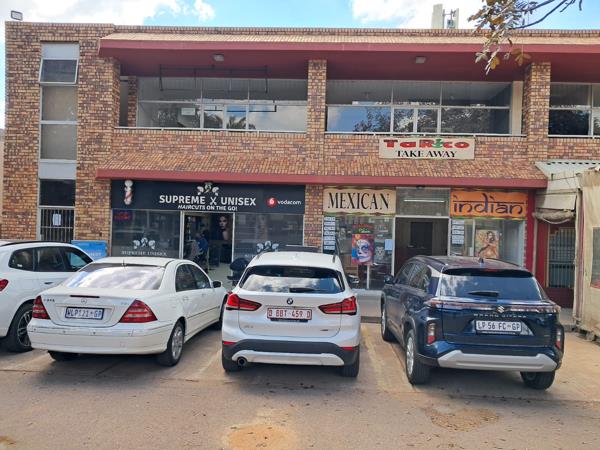 102  m² Commercial space