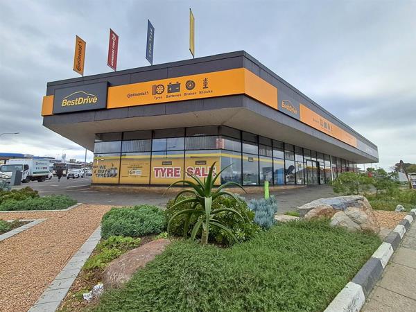 2 093  m² Retail Space