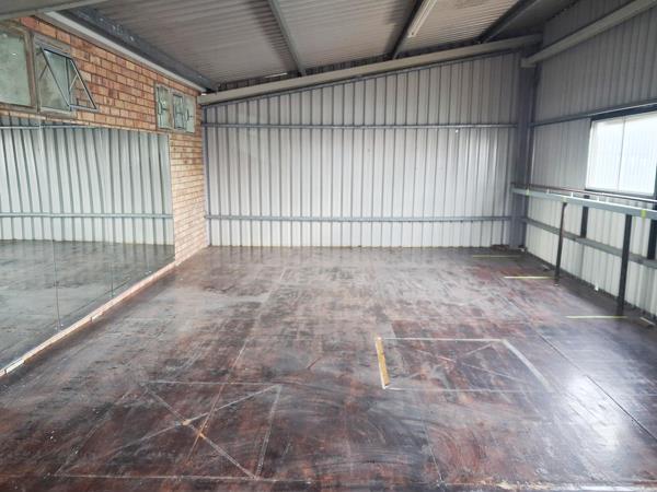 205  m² Commercial space