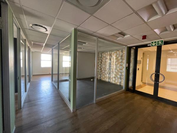 184  m² Commercial space