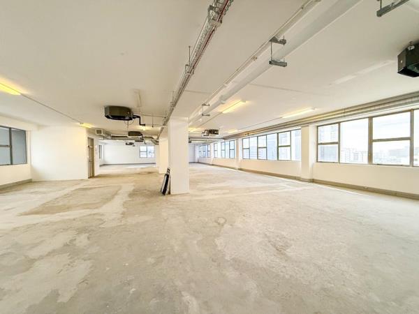 869  m² Office Space