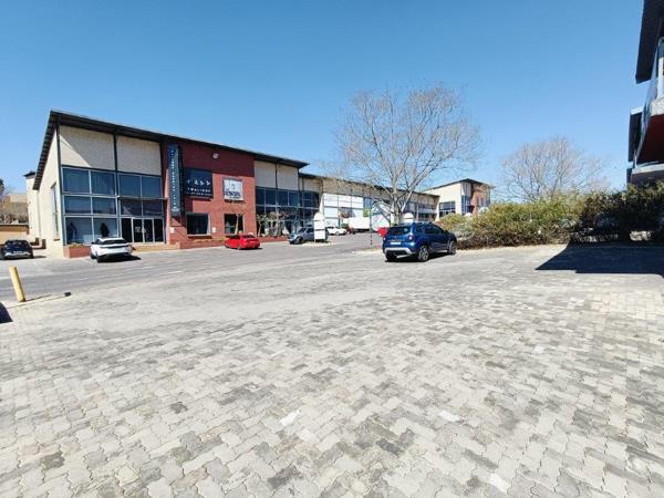 648  m² Commercial space