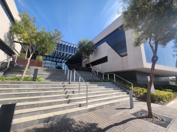 674 m² Commercial space