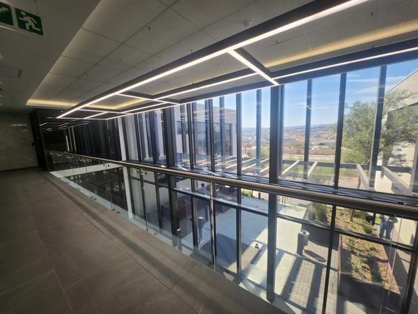 674  m² Commercial space