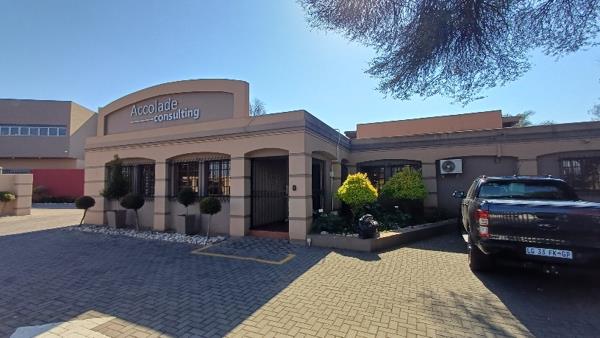 280  m² Commercial space