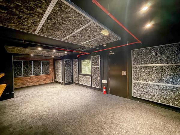 121  m² Commercial space