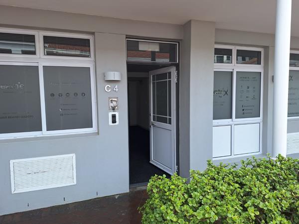 295  m² Commercial space