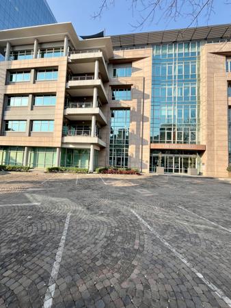 968  m² Commercial space