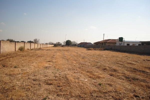 1 004 m² Land