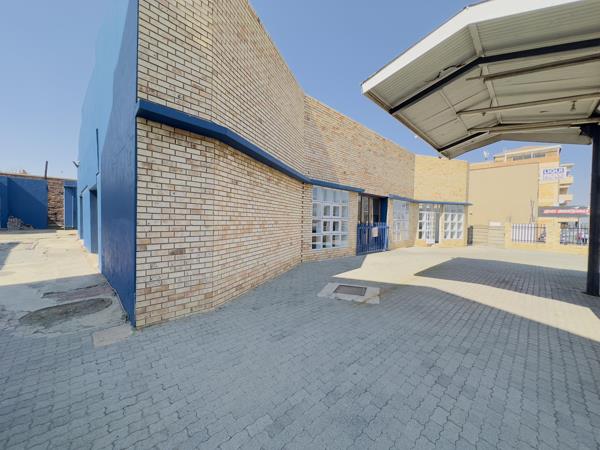 320  m² Commercial space