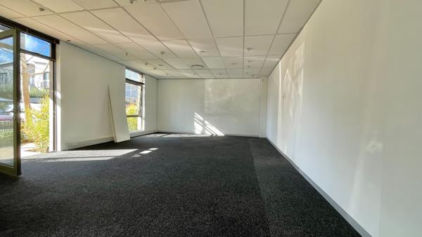 122  m² Commercial space