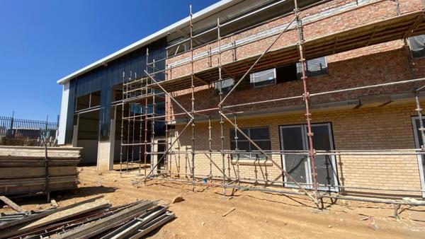 785  m² Industrial space