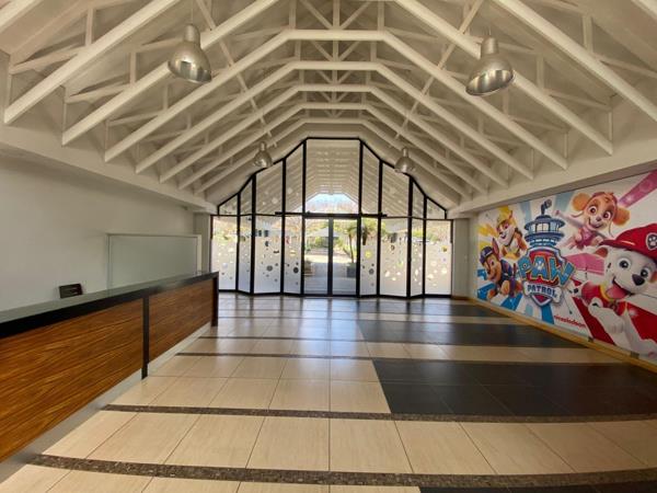 1 610  m² Commercial space