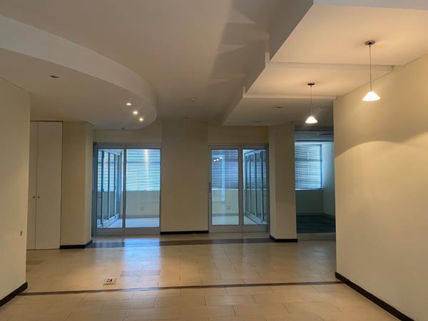 324  m² Commercial space