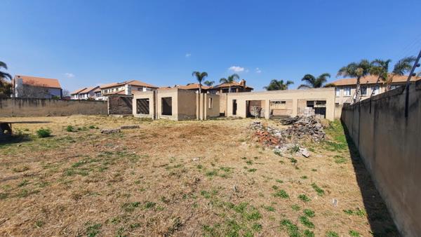 1 007 m² Land