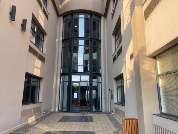 512  m² Commercial space