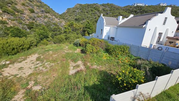 1 055 m² Land