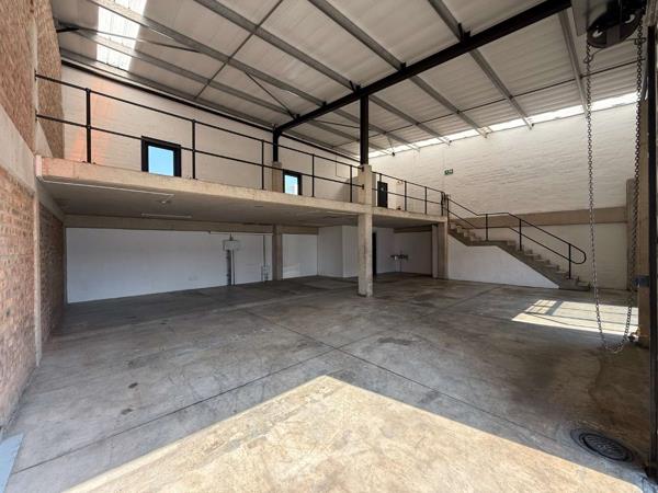 215  m² Commercial space
