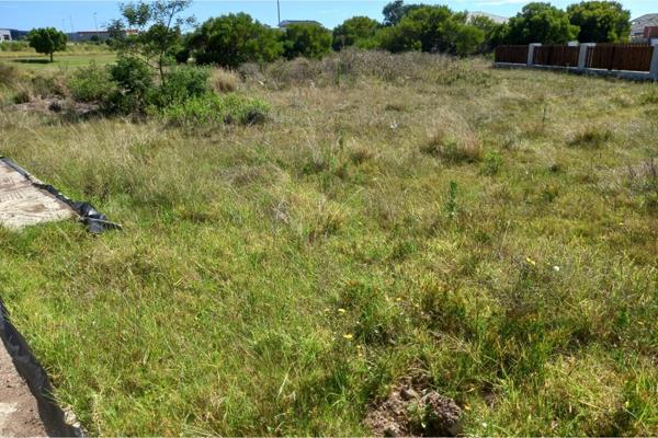 613 m² Land