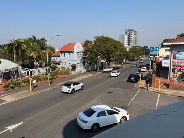 233  m² Commercial space