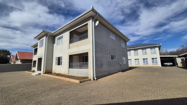 1 100  m² Commercial space