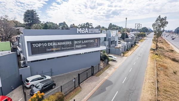 1 150  m² Office Space