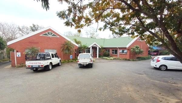 911  m² Commercial space