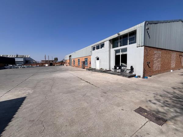1 100  m² Industrial space
