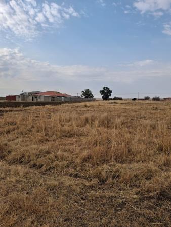 1 983 m² Land