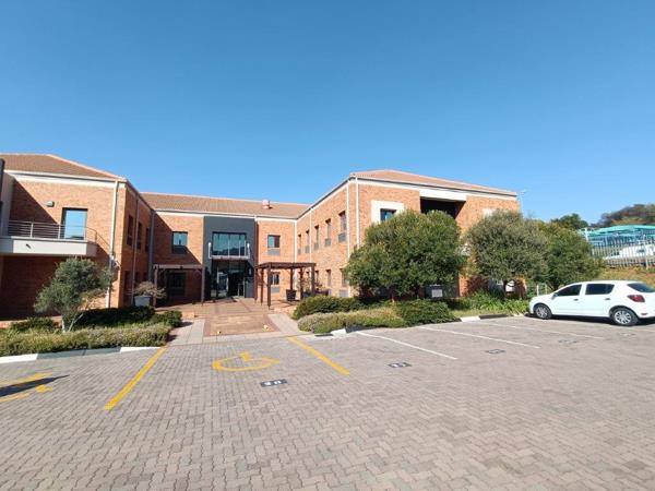 687  m² Commercial space