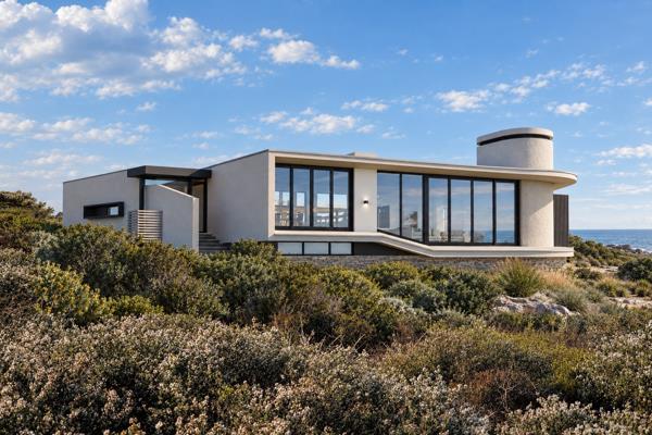 700 m² Land