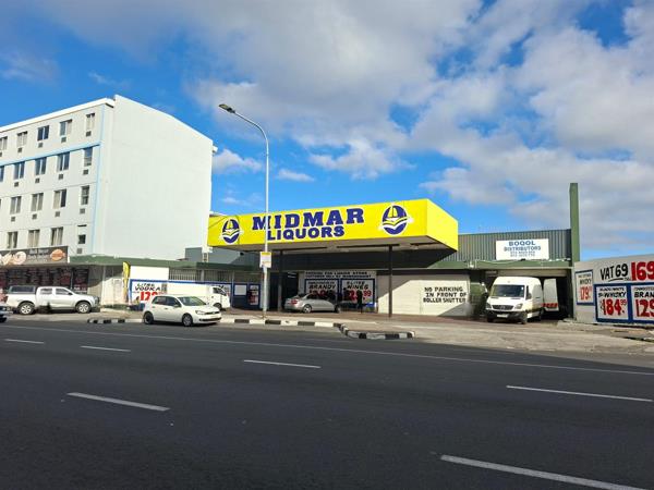 1 956  m² Retail Space