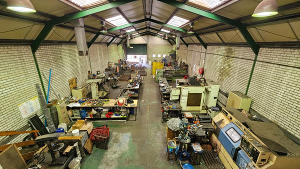 300  m² Industrial space