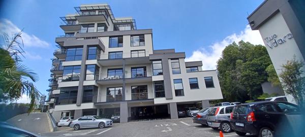 212  m² Commercial space