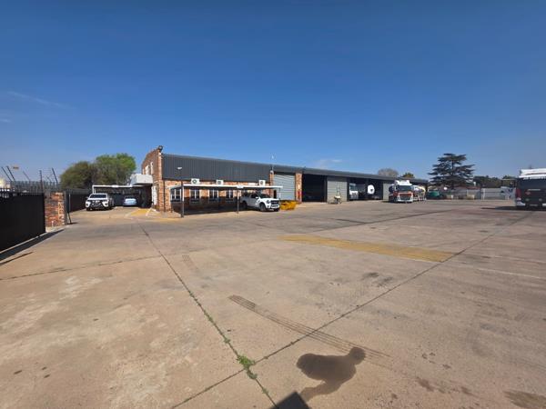 1 200  m² Industrial space