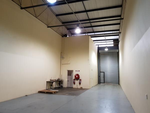 201  m² Industrial space