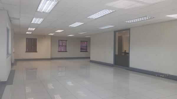 390  m² Commercial space