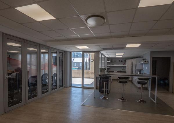 412  m² Commercial space