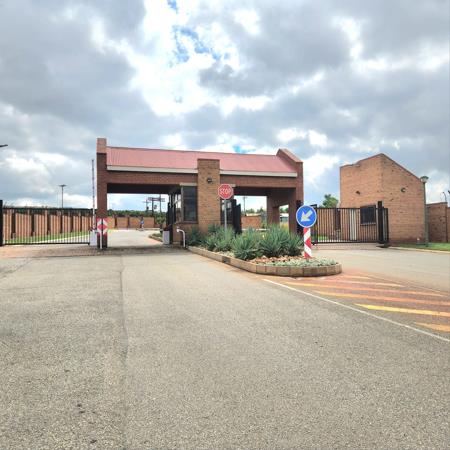 898 m² Land
