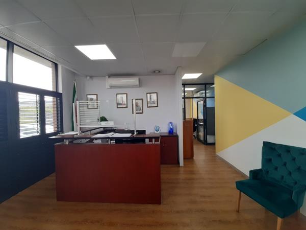 220  m² Commercial space