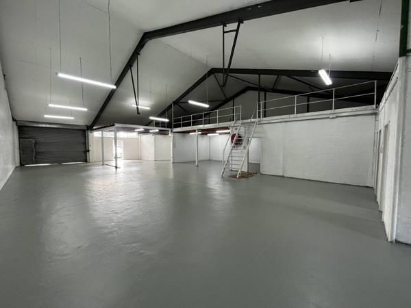 330  m² Industrial space