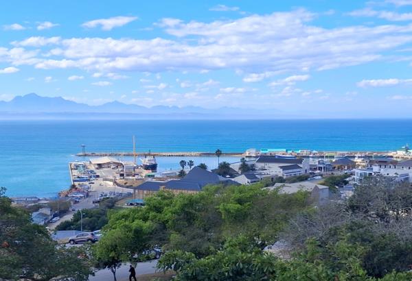 821 m² Land