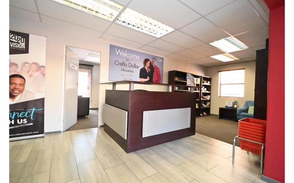 240  m² Commercial space