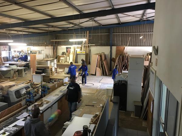 303  m² Industrial space